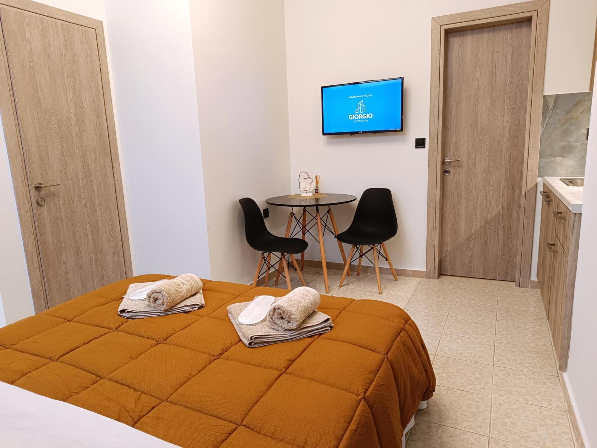 Giorgio Patrasso - Micro Apartment In The Center Of Patras Exteriör bild