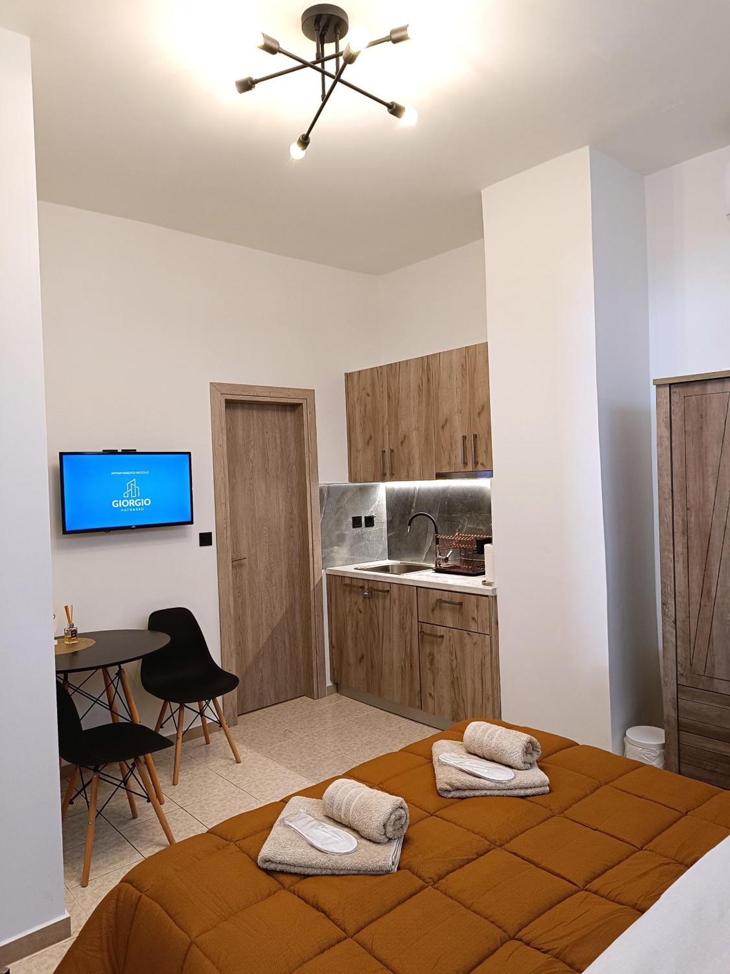 Giorgio Patrasso - Micro Apartment In The Center Of Patras Exteriör bild